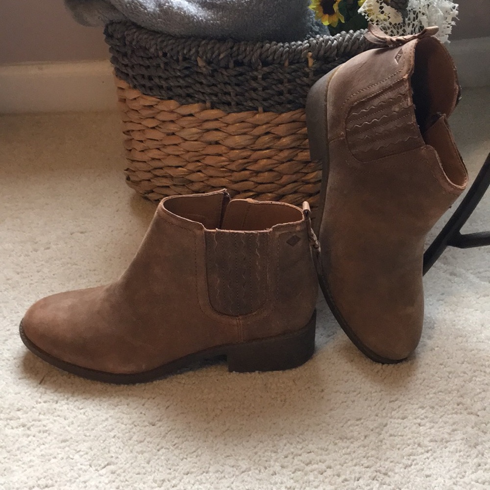 SPERRY ankle booties size 9